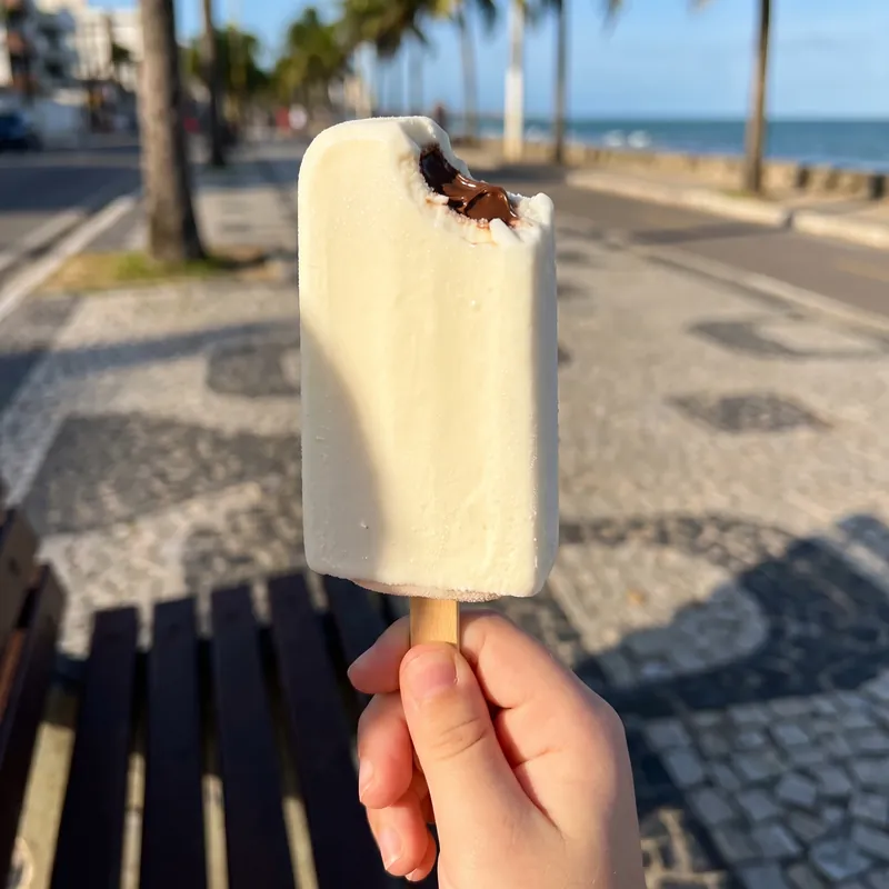 Picolé artesanal de ninho com Nutella